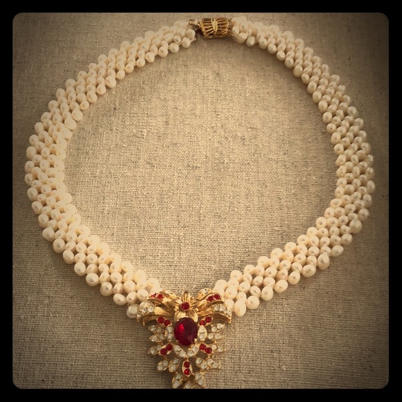 Jewelry - Asian inspired pearl necklace